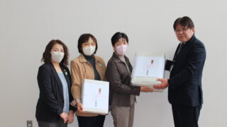 そらち南農協女性部からタオルなどを寄贈していただきました。