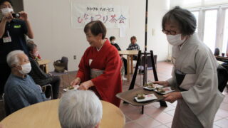 由仁町社協デイサービスセンターでひなまつり茶会を行いました。